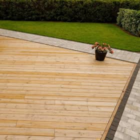 Frøslev Træ Select terrassebrædder grønimpræg. 32x150 mm glat pakke med 15 m2