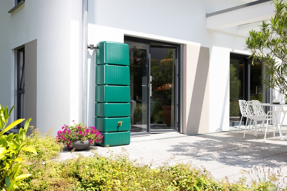 4Rain Slim regnvandstønde i mørkgrøn med hane vægmodel 330L