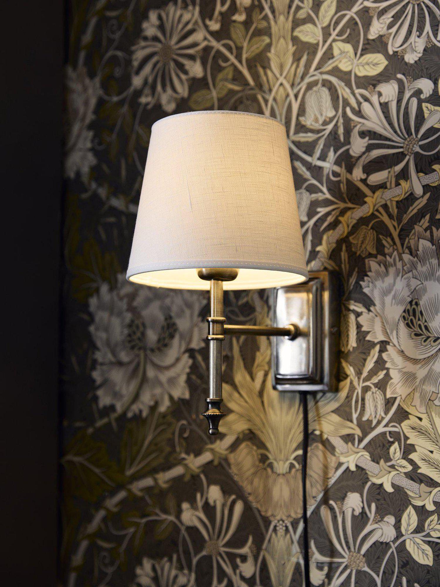 PR Home Classic Mia væglampe i krom/hvid