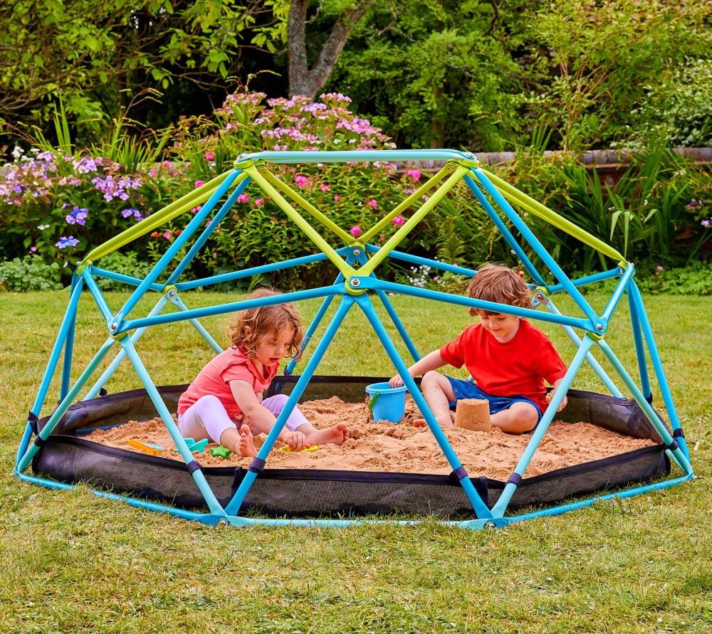 TP550_TP_Toys_Metal_Dome_mit_Sandkasten_Lifestyle_