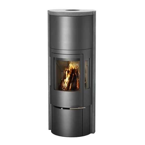 Kaminexperten Favorite brændeovn med grå fedtstensbeklædning og varmemagasin