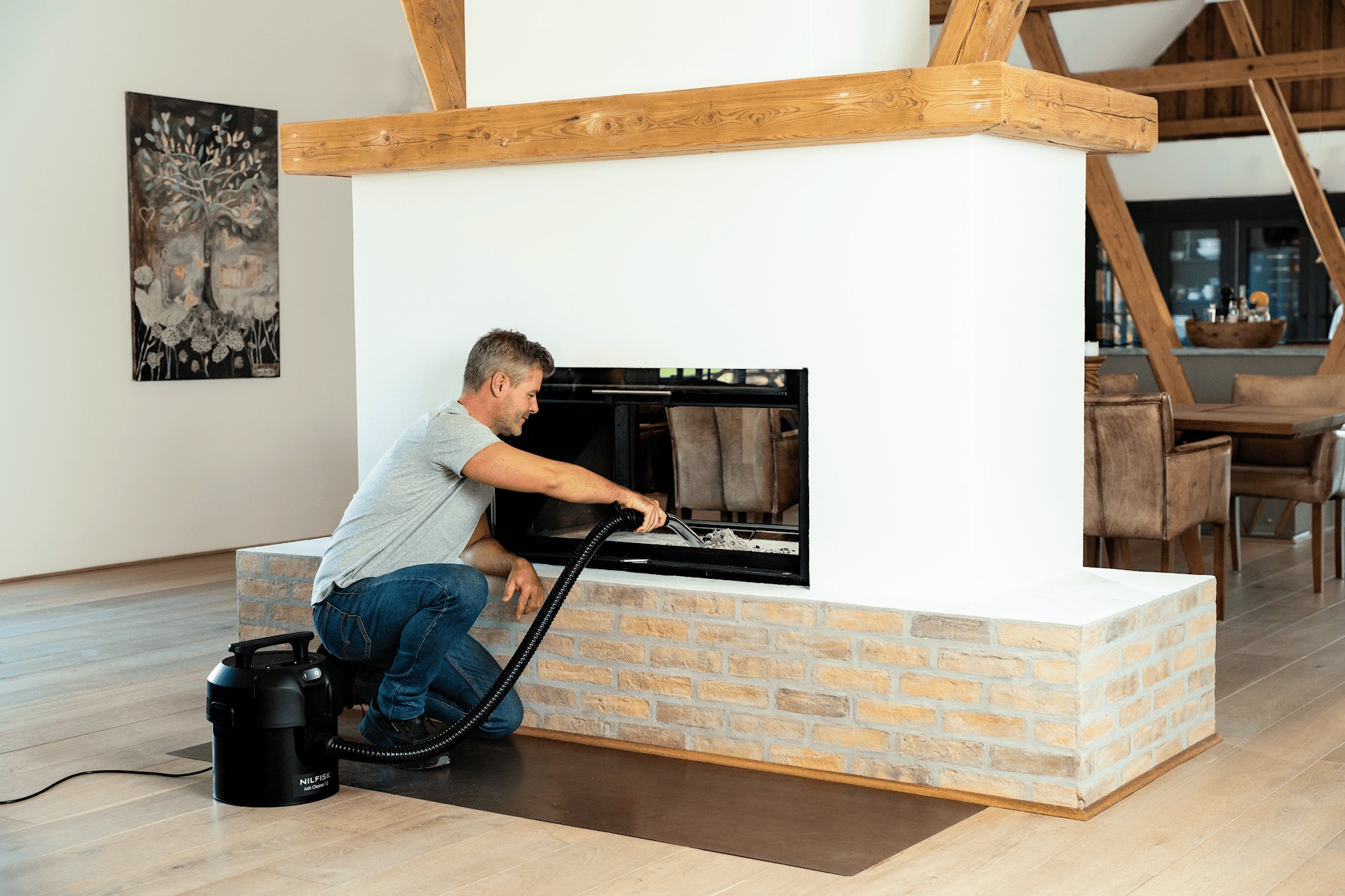Nilfisk_Ash_Cleaner_12_128390261_fireplace.png