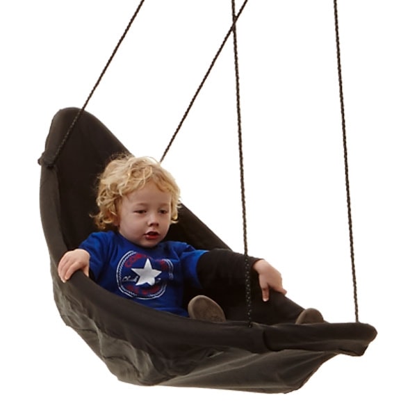 Nordic Play kanogynge i sort 153 x 54 cm | Gyngestativ | Legemiljø