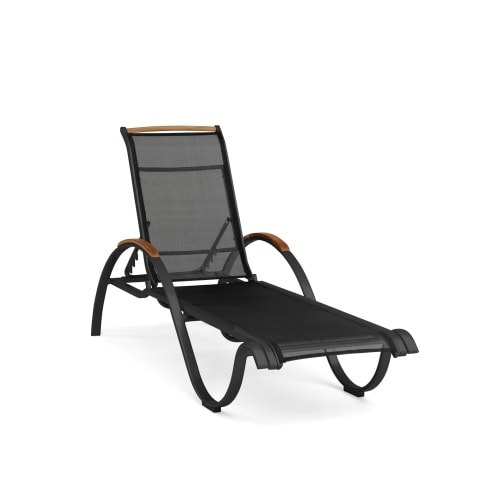Hillerstorp Nydala solseng i sort aluminium og tekstil med armlæn i teak
