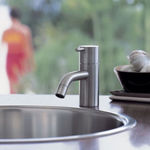 Vola HV1 1-grebs håndvaskarmatur i krom