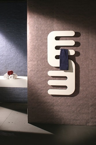 FRI-NAV_9088125__500_HAND 004.jpg