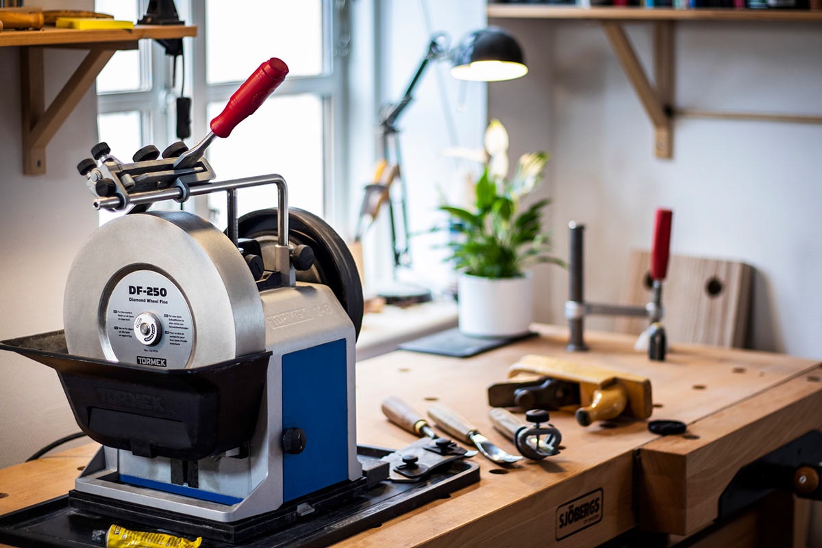 tormek-t-8-product-picture-in-workshop_1200.jpg
