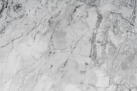 d-c-fix Marble Romeo Silver klæbefolie i marmor med sølveffekt 0,45 x 2 meter