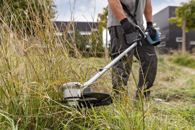 GFR_18V-23_application_closeup_high_grass3522 (9).