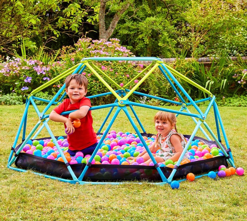 TP550_TP_Toys_Metal_Dome_mit_Sandkasten_Lifestyle_