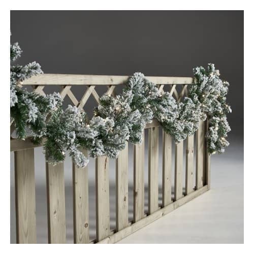 Nordic Winter kunstig granguirlande med sne og lys 270 cm, til 3 x AA batteri