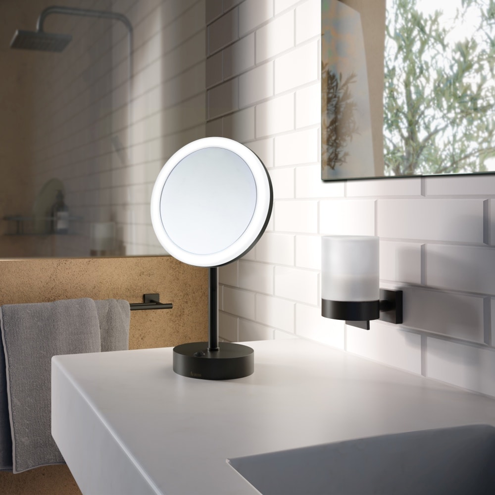 Smedbo House holder med sæbedispenser til vægmonte