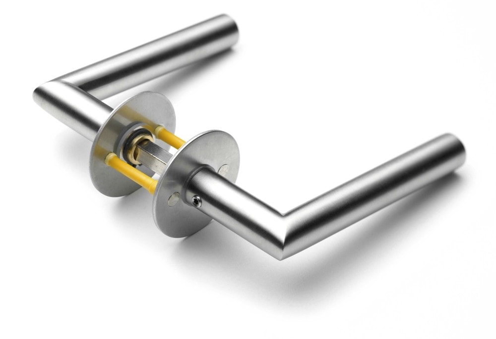 Randi Line 18 dørgreb rustfri Gerings-form med rosetter Ø18 mm CC30 mm