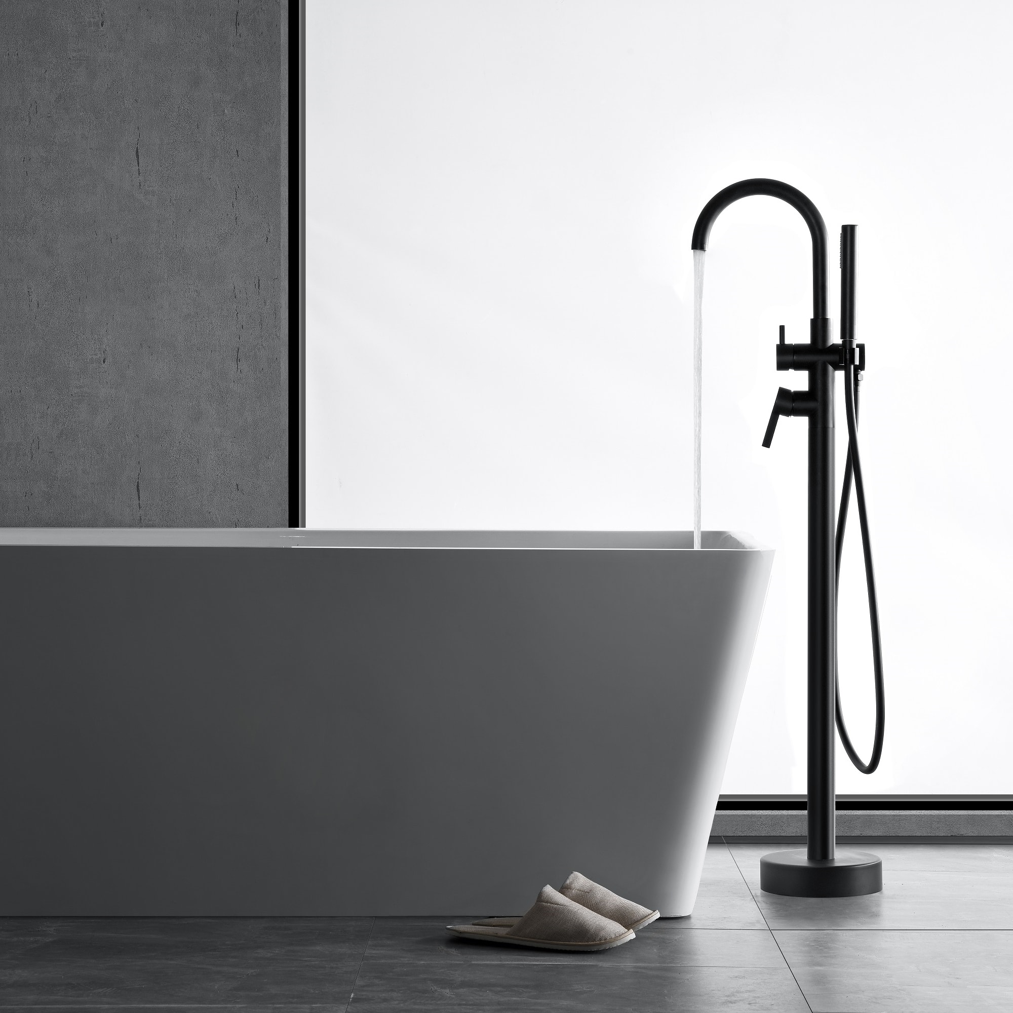 Bathlife Sippra fritstående badekarsarmatur i mat sort med håndbruser